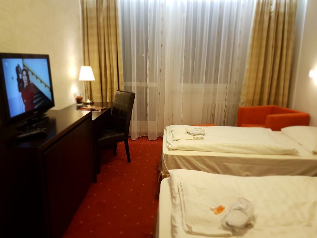 Hotel Nivy Bratislava Exterior photo