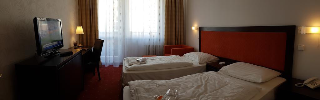 Hotel Nivy Bratislava Exterior photo
