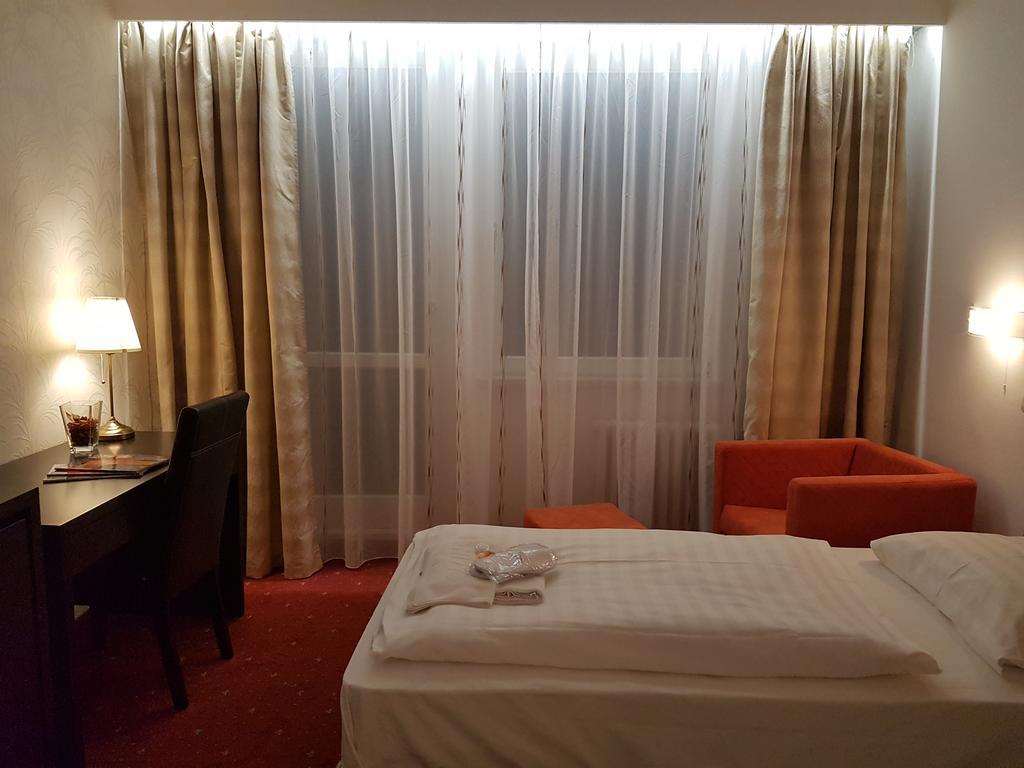Hotel Nivy Bratislava Exterior photo